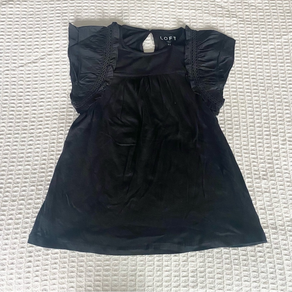 LOFT black top with cotton eyelet ruffle sleeve size XS